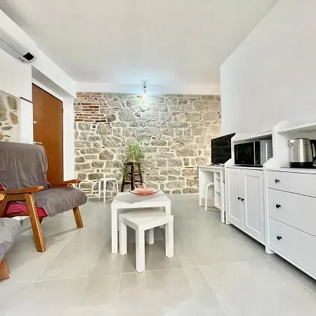 Charming Apartment *